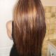 Couleur chocolat, mèches claires, coupe et lissage